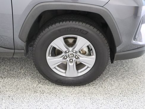 Used 2022 Toyota RAV4 XLE AWD/4WD image 5