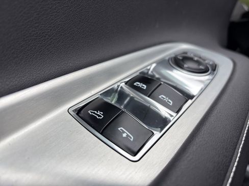 Used 2023 Chevrolet Corvette Stingray Convertible w/ Z51 Performance Package image 34