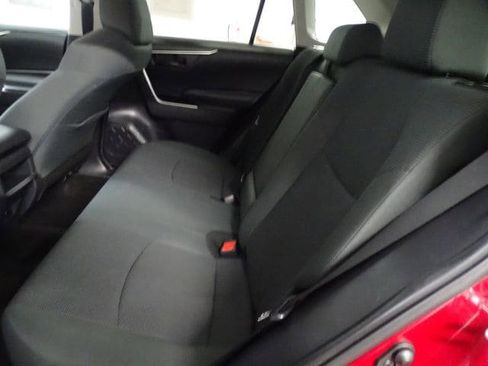 Used 2019 Toyota RAV4 LE image 3