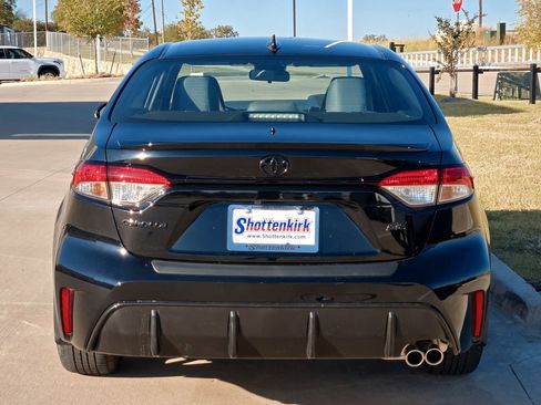 Used 2025 Toyota Corolla SE FWD image 7