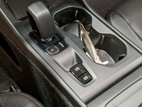 New 2025 Volvo XC40 B5 Core w/ Protection Package Premier image 21