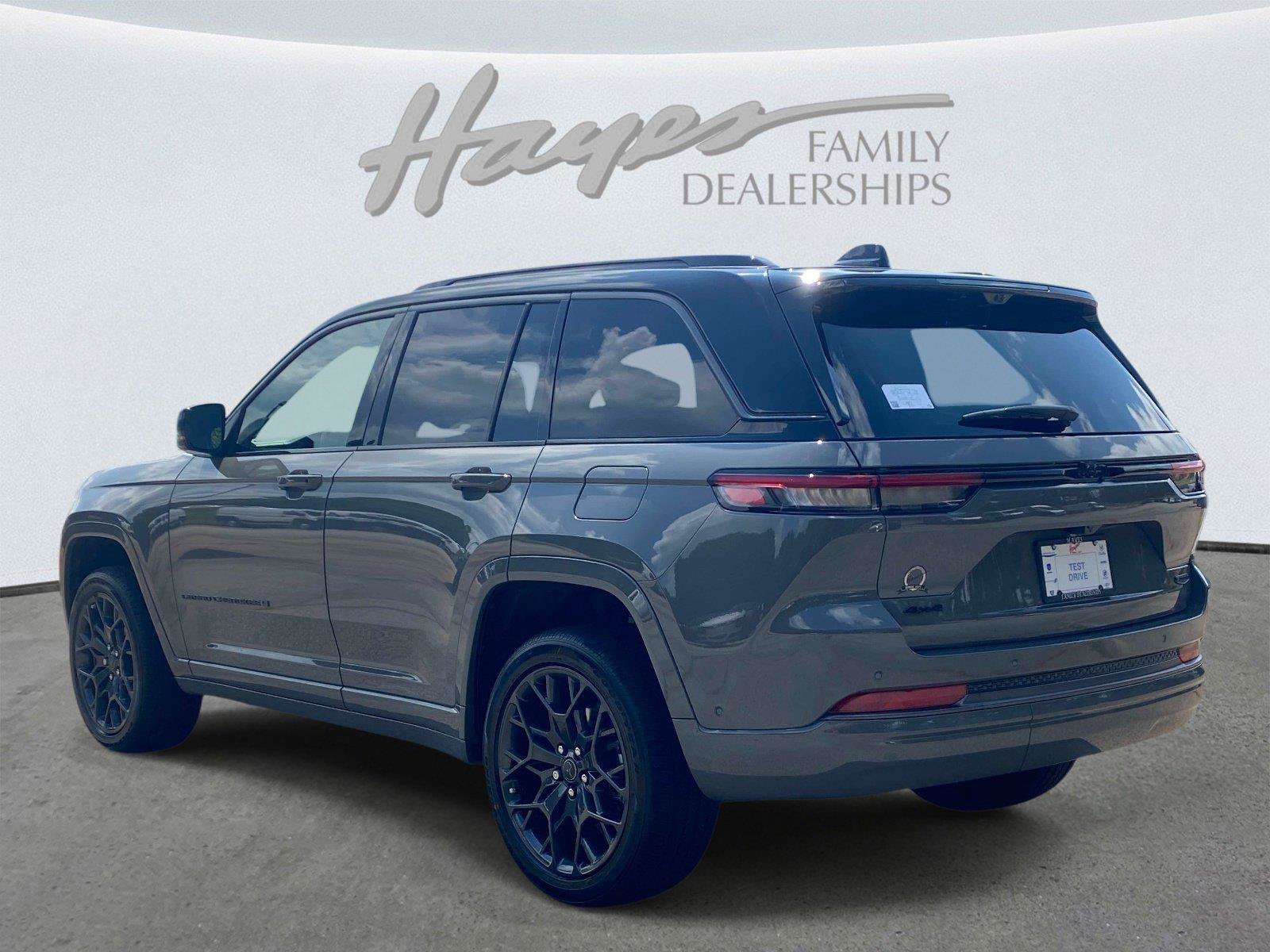 New 2027 Jeep Grand Cherokee Summit w/ Adv Protech Group IV AWD/4WD image 6