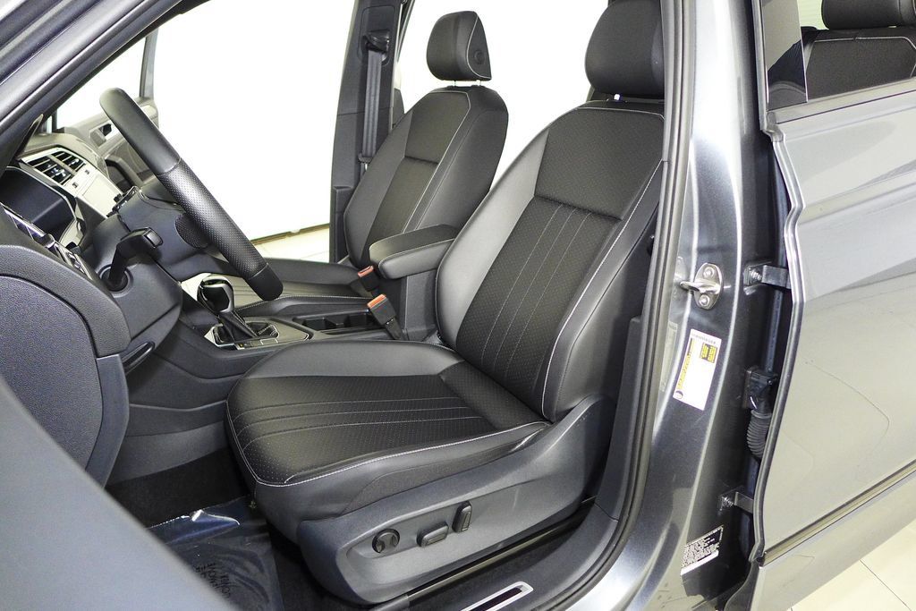 Used 2024 Volkswagen Tiguan SE R-Line FWD image 21