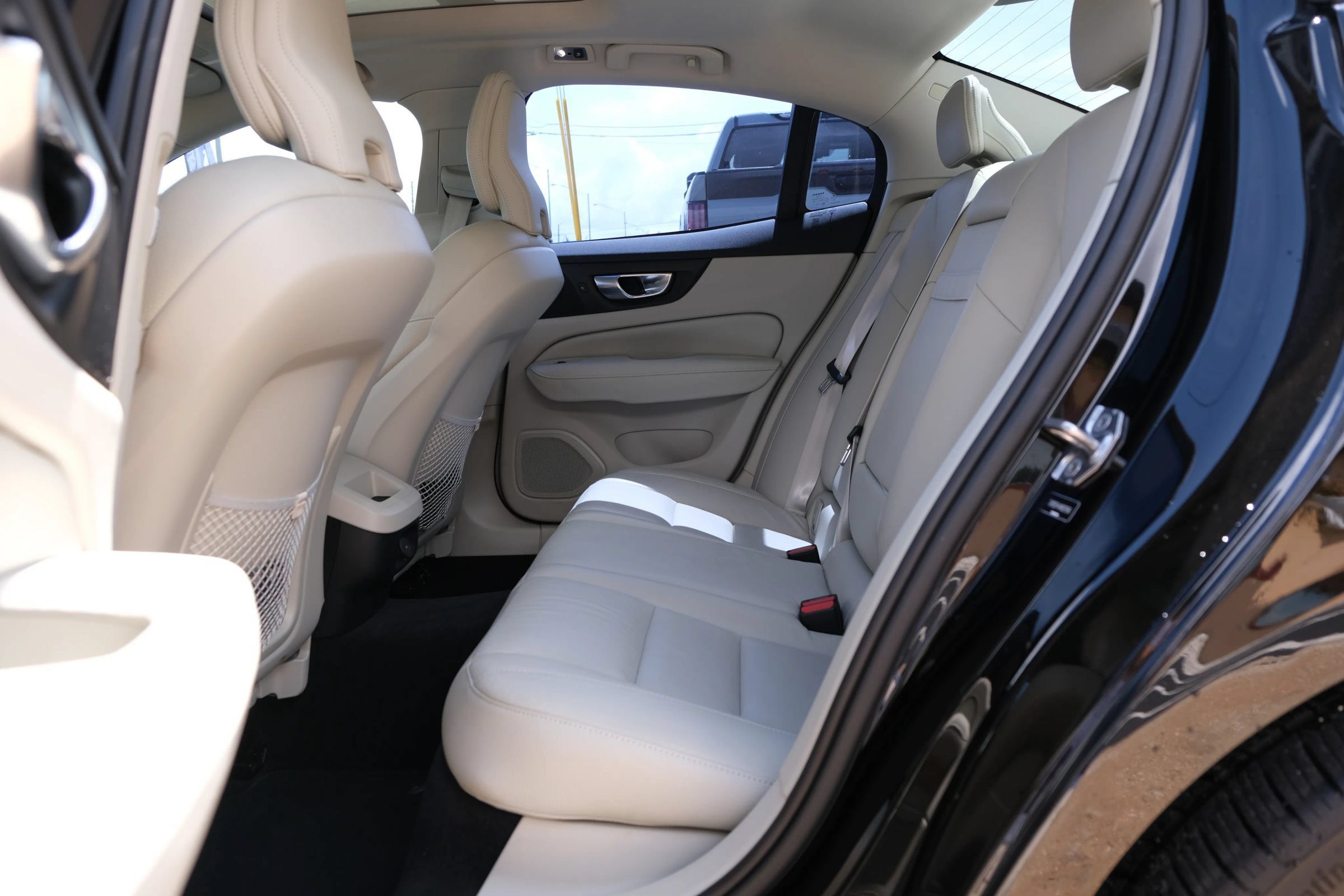 Used 2021 Volvo S60 T5 Momentum FWD image 12