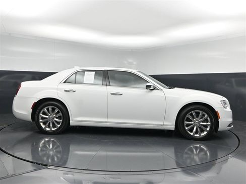 Used 2017 Chrysler 300 C w/ Safetytec Plus Group AWD/4WD image 4