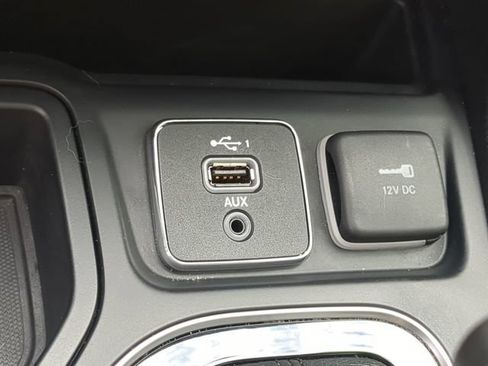 Used 2019 Jeep Cherokee Limited FWD image 22