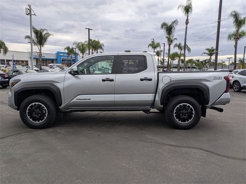 Used 2024 Toyota Tacoma TRD Off-Road image 8