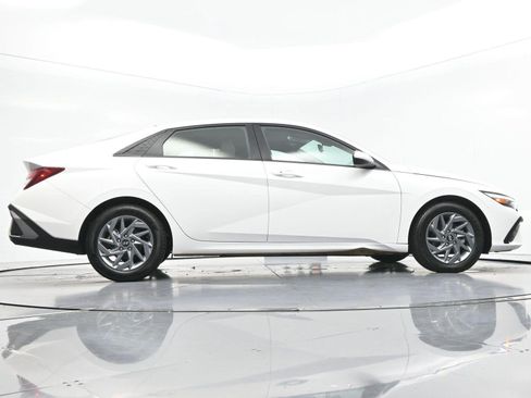 Used 2024 Hyundai Elantra SEL FWD image 49