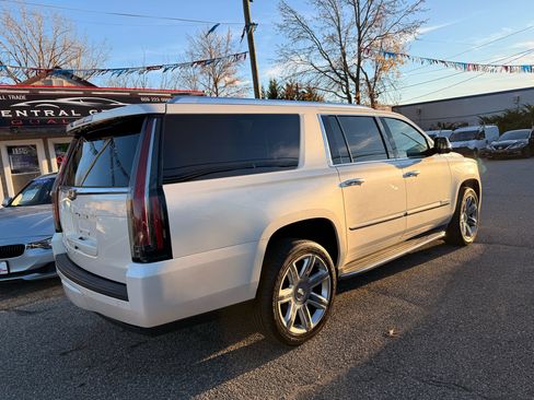 Used 2015 Cadillac Escalade ESV Luxury image 8