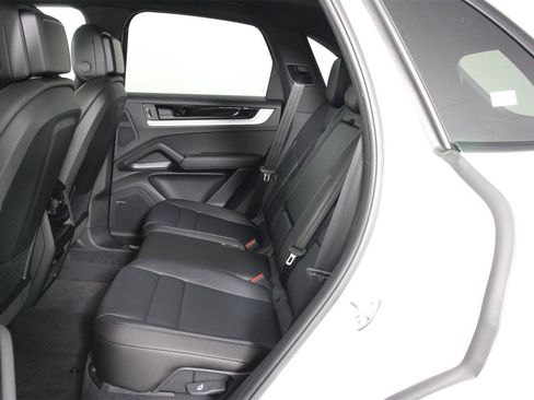 New 2026 Porsche Cayenne image 18