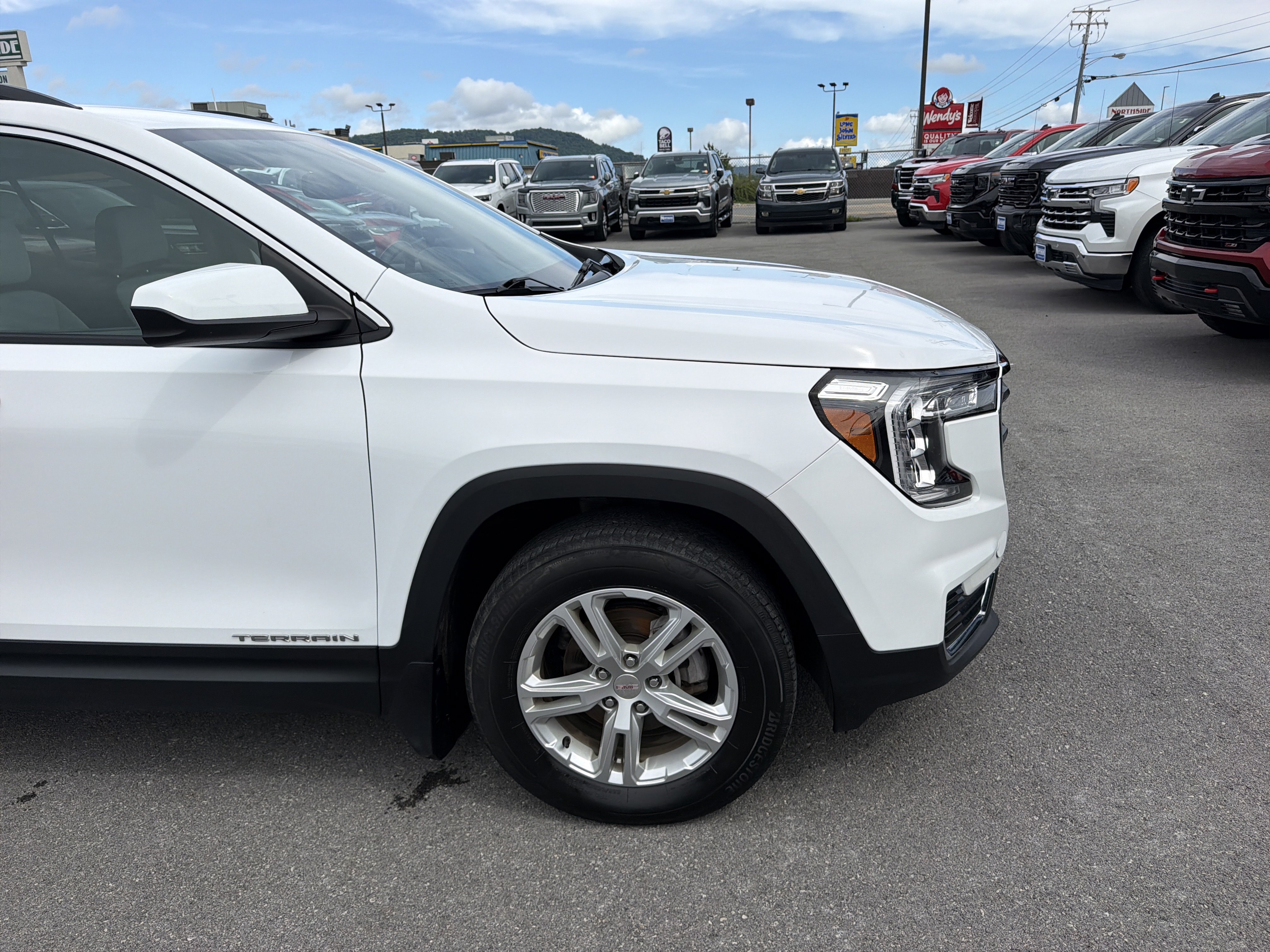 Certified 2024 GMC Terrain SLE w/ Driver Convenience Package AWD/4WD image 4