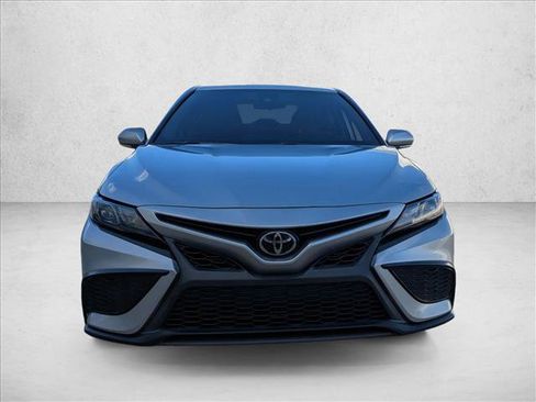Used 2022 Toyota Camry SE image 2