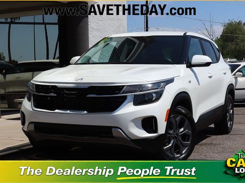 Used 2024 Kia Seltos LX AWD/4WD image 1