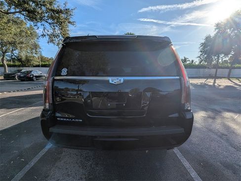 Used 2019 Cadillac Escalade Premium Luxury image 6