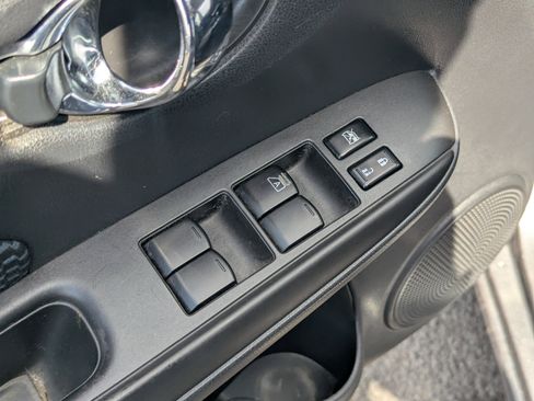 Used 2016 Nissan Versa Note SV image 21