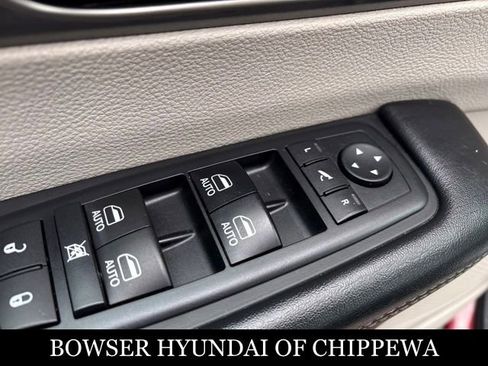 Used 2017 Chrysler Pacifica Limited image 13