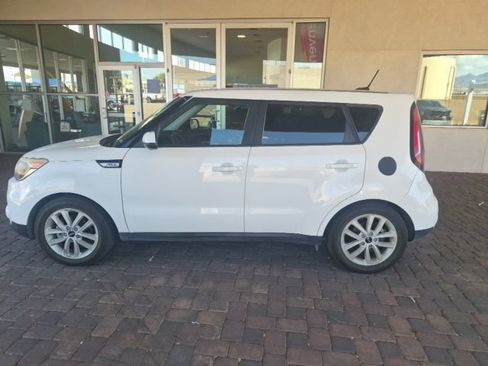 Used 2018 Kia Soul + FWD image 2