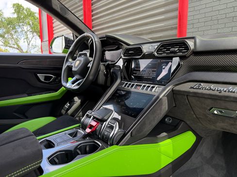 Used 2022 Lamborghini Urus image 30