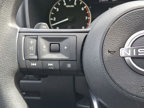 Used 2024 Nissan Rogue SV image 20