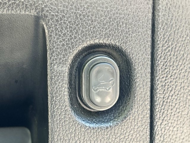 Used 2019 Cadillac Escalade Luxury w/ Escalade Sport Edition AWD/4WD image 14