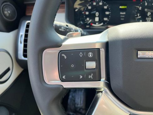 Used 2025 Land Rover Discovery S image 21