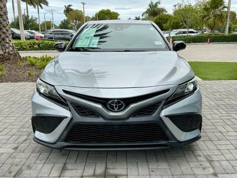 Used 2022 Toyota Camry SE FWD image 2