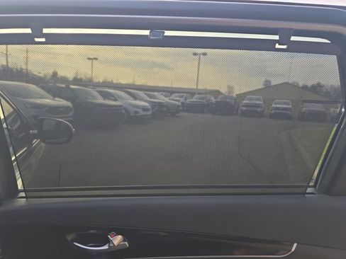 Used 2019 Kia Sorento SX image 23