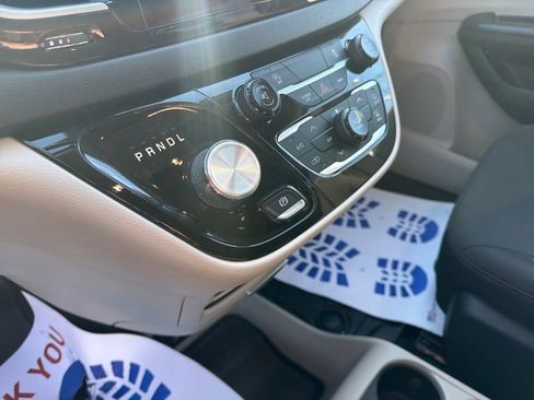 Used 2017 Chrysler Pacifica Touring w/ Tire & Wheel Group image 24