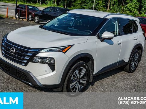 Used 2025 Nissan Rogue SL FWD image 14