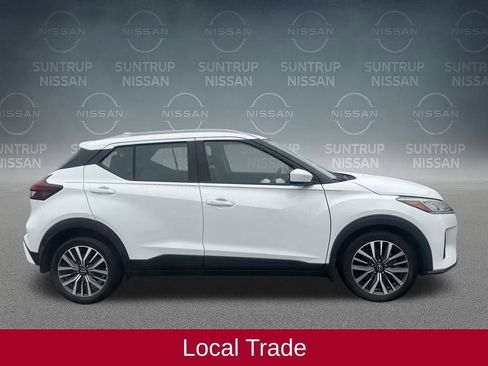 Used 2022 Nissan Kicks SV image 6