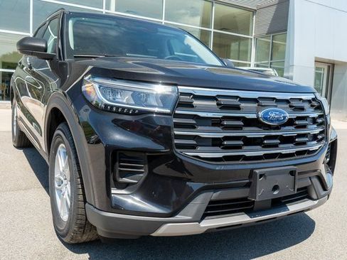 New 2026 Ford Explorer Active AWD/4WD image 4