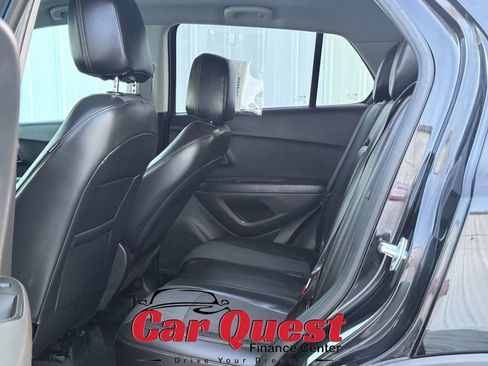 Used 2019 Chevrolet Trax LT w/ LT Convenience Package AWD/4WD image 12