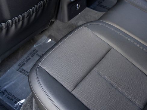 Certified 2025 Porsche Macan AWD/4WD image 42