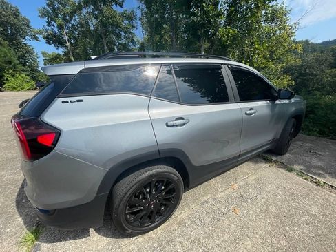 Used 2024 GMC Terrain SLE w/ Elevation Edition AWD/4WD image 5