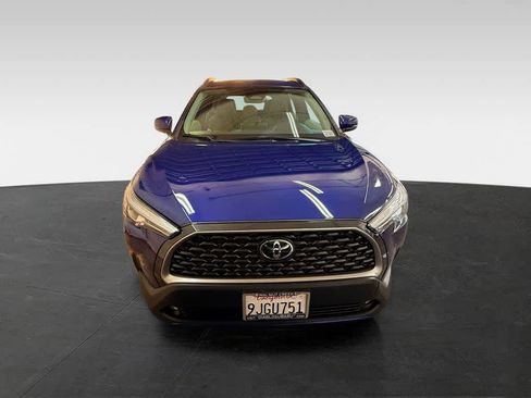 Used 2023 Toyota Corolla Cross XLE w/ Convenience Package FWD image 6
