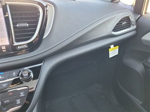 New 2026 Chrysler Pacifica Limited w/ Trailer Tow Group image 28