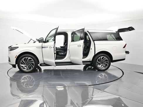 New 2026 Lincoln Navigator L Premier AWD/4WD image 47