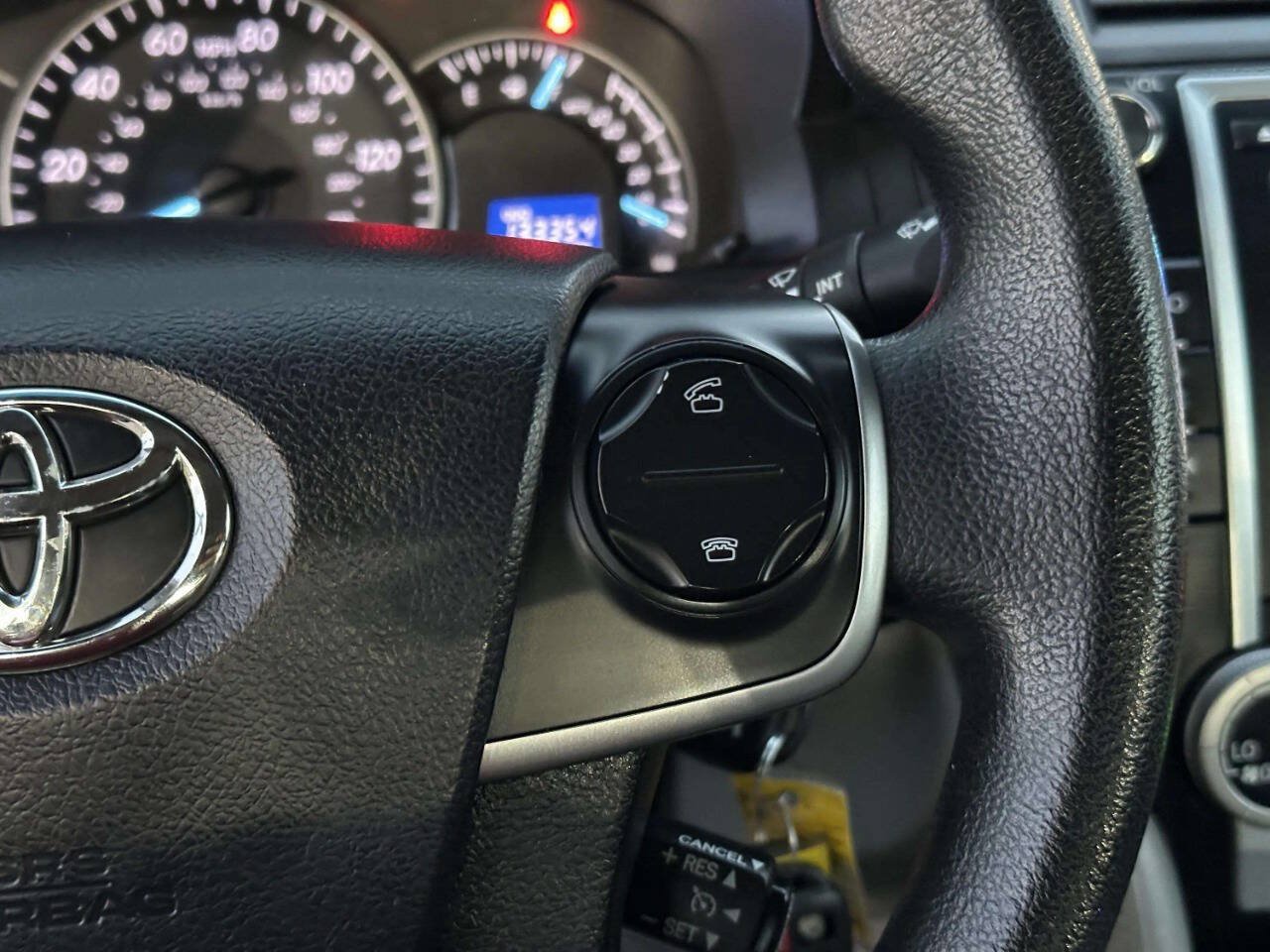 Used 2012 Toyota Camry LE FWD image 27