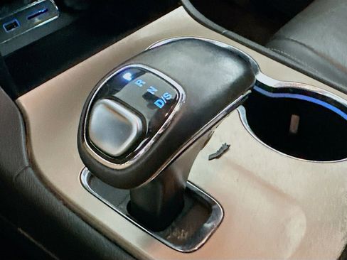 Used 2015 Jeep Grand Cherokee Limited image 24