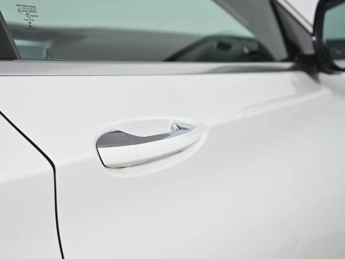 Used 2019 INFINITI QX30 Premium w/ Navigation Package image 9