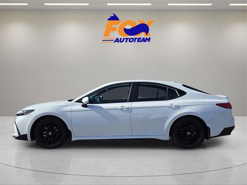 New 2026 Toyota Camry SE image 2