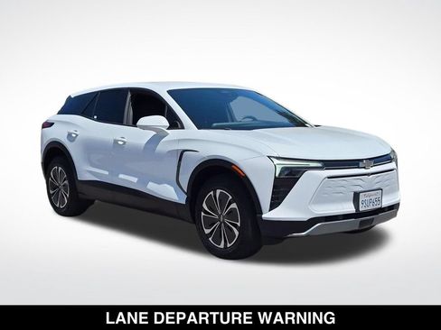 Used 2025 Chevrolet Blazer EV LT FWD image 2