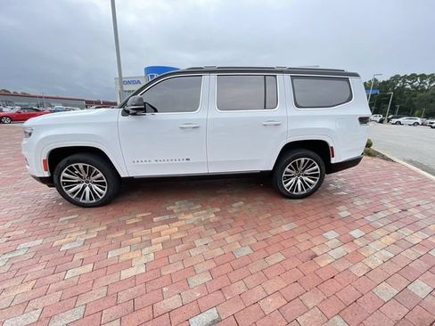 Used 2023 Jeep Grand Wagoneer Series III AWD/4WD image 31