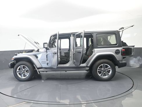 Used 2019 Jeep Wrangler Unlimited Sahara AWD/4WD image 75