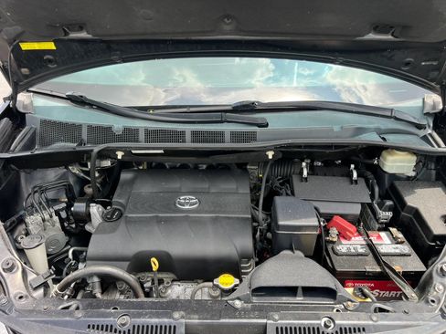 Used 2015 Toyota Sienna SE Premium FWD image 39