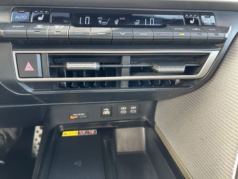 Certified 2025 Toyota Camry SE w/ Convenience Package AWD/4WD image 29
