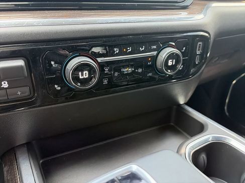Used 2025 Chevrolet Silverado 1500 LT Trail Boss w/ Convenience Package II AWD/4WD image 20