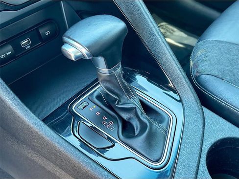 Used 2020 Kia Niro Touring image 17