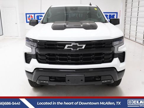 Used 2025 Chevrolet Silverado 1500 LT Trail Boss w/ Convenience Package II AWD/4WD image 2