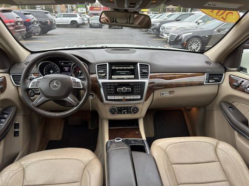 Used 2014 Mercedes-Benz GL 550 4MATIC image 31